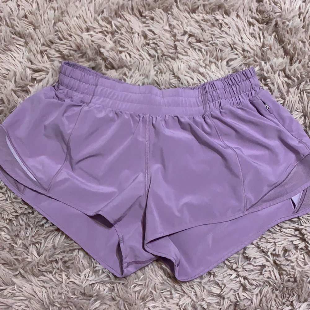 Lululemon Hotty Hot Shorts size 8 (2.5in inseam)